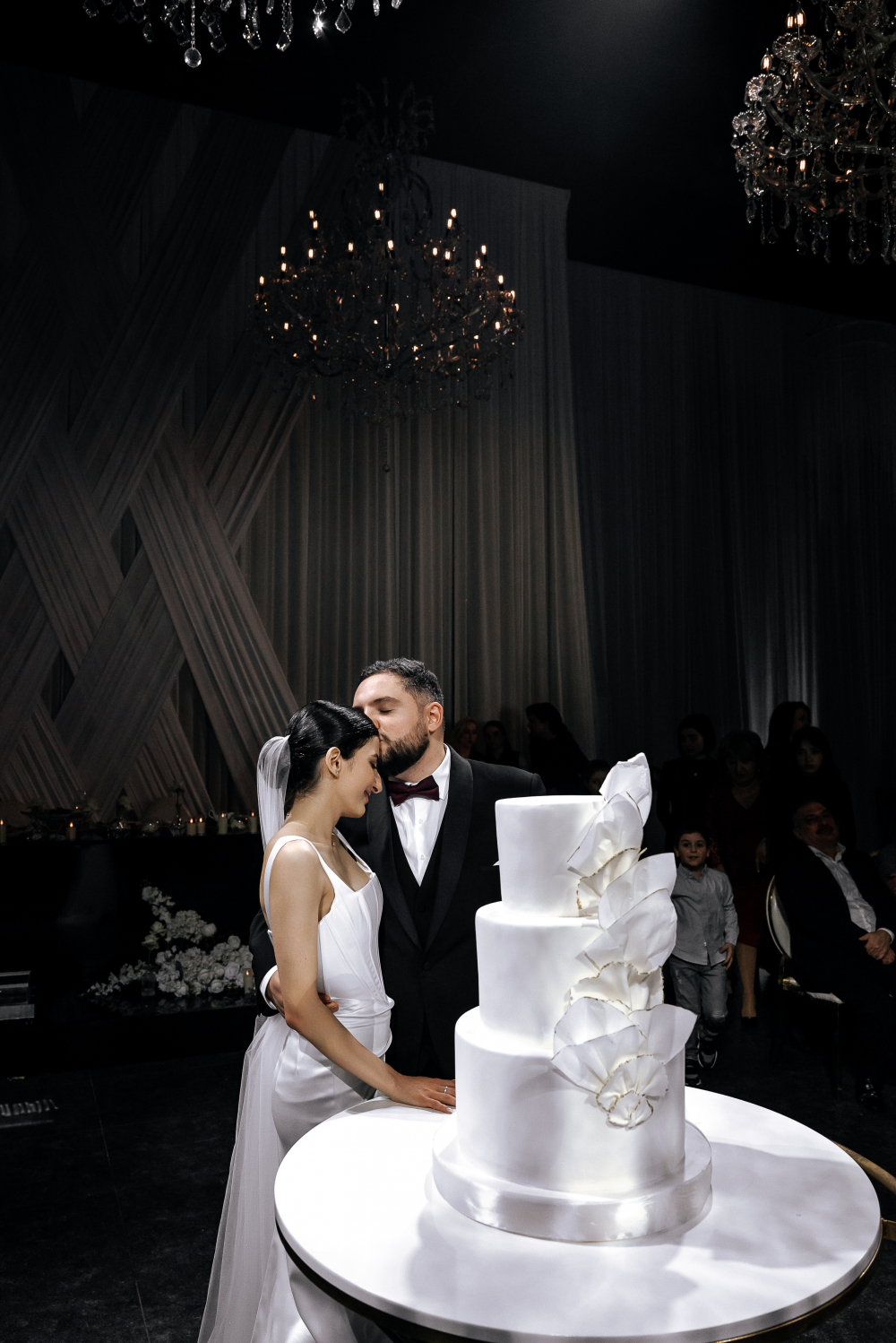 Армянская свадьба Гургена и Розы. 
Оформление свадьбы в черно-белых оттенках