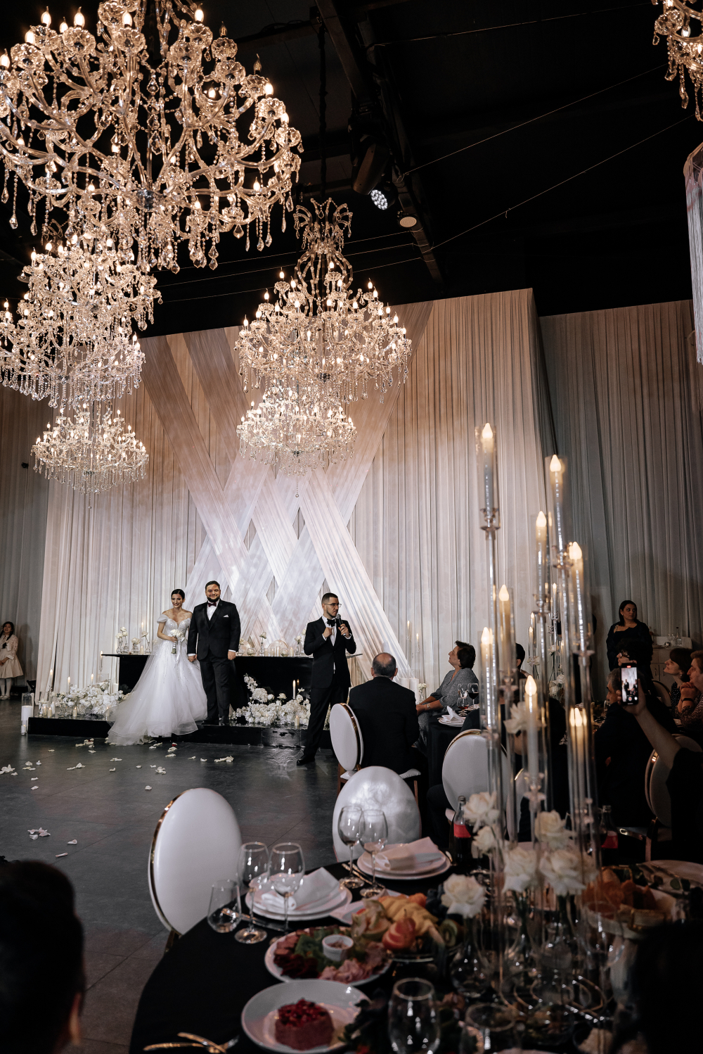 Армянская свадьба Гургена и Розы. 
Оформление свадьбы в черно-белых оттенках
