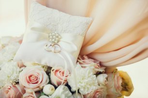 Подушечка с обручальными кольцами