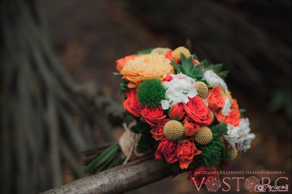 Свадьба "Оранжевое настроение" Очень яркий, стильный и гармоничный букет невесты.