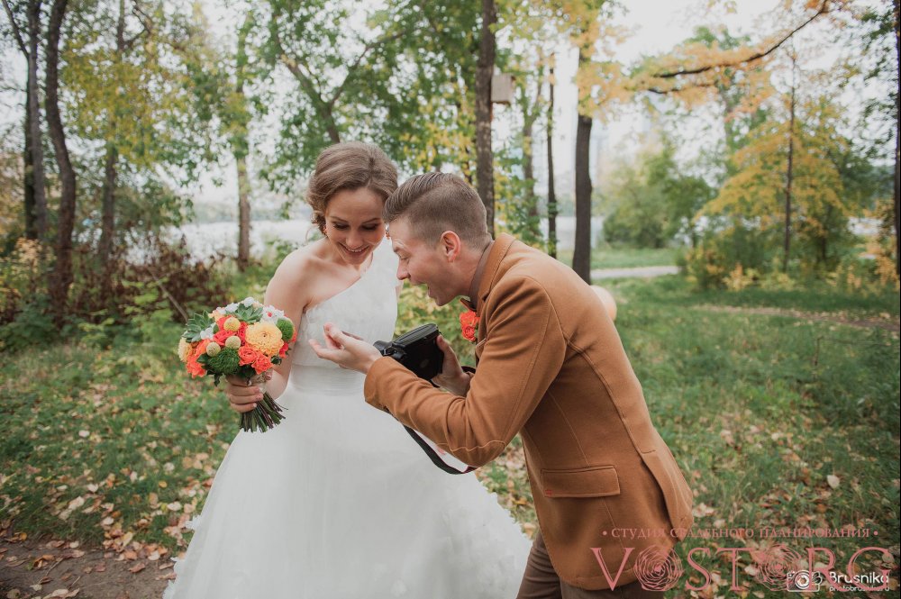 Свадьба "Оранжевое настроение" На фотосессии молодожены не только фотографировались, но и развлекались. Настроение было потрясающее