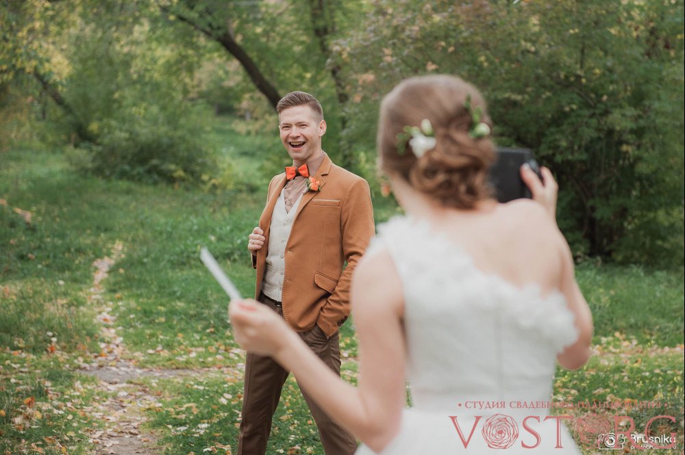 Свадьба "Оранжевое настроение" Фотосессия была организована в парке на свежем воздухе и в осенних красках листьев