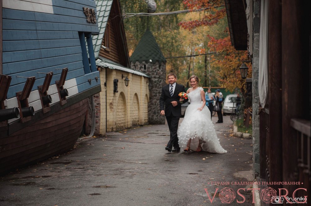 Свадьба "Оранжевое настроение" Выход невесты был очень романтичным