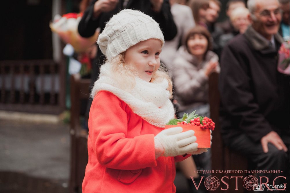 Свадьба "Оранжевое настроение" Кольца невесте и жениху подносила маленькая, очаровательная принцесса 