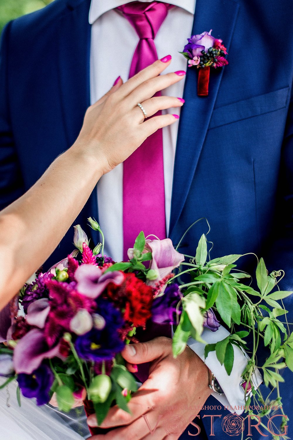 Свадьба "Виноградный букет"   Наш стилист нашел подходящий цвет для нашей пары - маджента, который не только подходил им по цветотипам и характеру места торжества, но и отлично поддержал тематику.