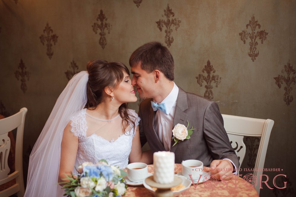 Свадьба "Седьмое небо..." Долгожданная встреча на которой мы совместно с женихом приготовили сюрприз для невесты. Этот сюрприз напомнил о романтичной встрече Тани и Вовы