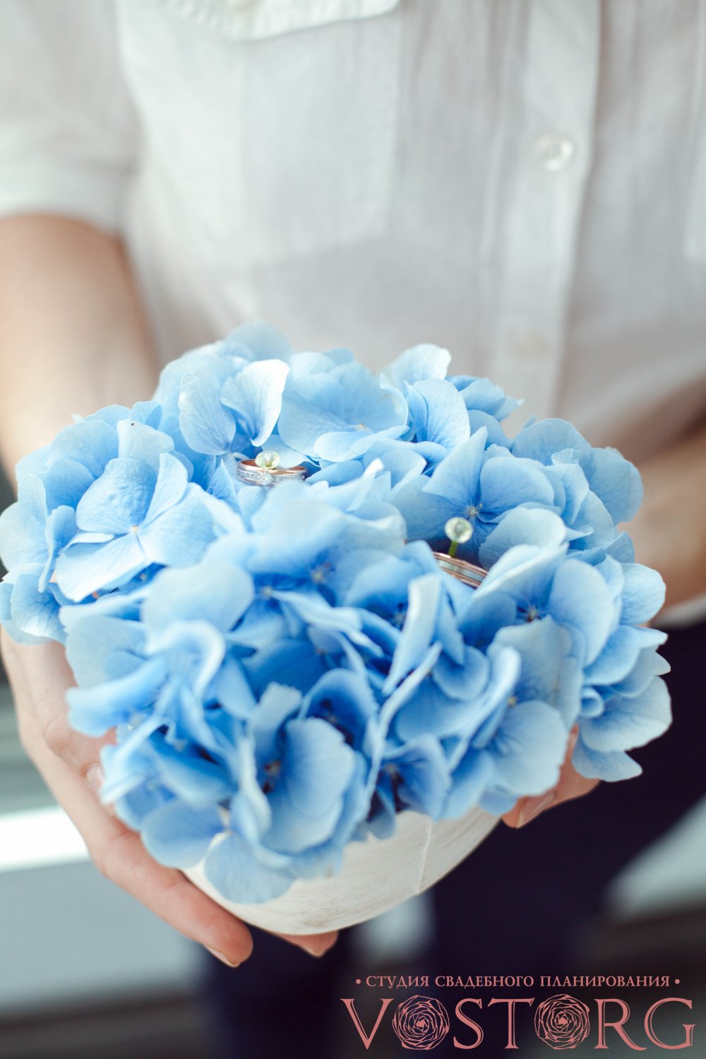 Свадьба "Седьмое небо..." Подушечка для колец из гортензии