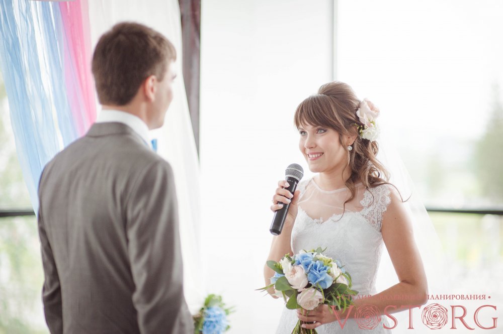 Свадьба "Седьмое небо..." На регистрации молодожены произнесли клятвы друг другу