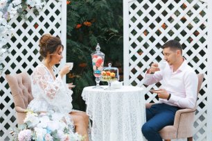 Красивое утро жениха и невесты в свадебный день.