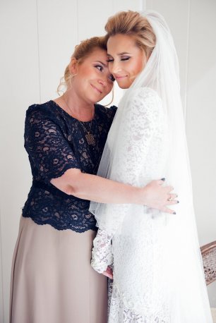 Утро невесты с мамой - это так нежно!