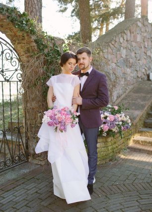 Фотосессия жениха и невесты в сказочном парке