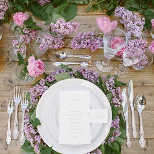 В ожидании весны: все оттенки сиреневого для свадьбы мечты