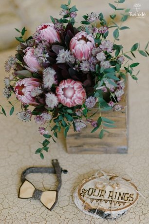 Букет невесты в цветами протеи