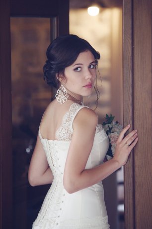 Свадебное платье с длинной шнуровкой на спине