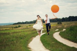 Веселые молодожены