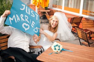 Задорная свадебная фотография