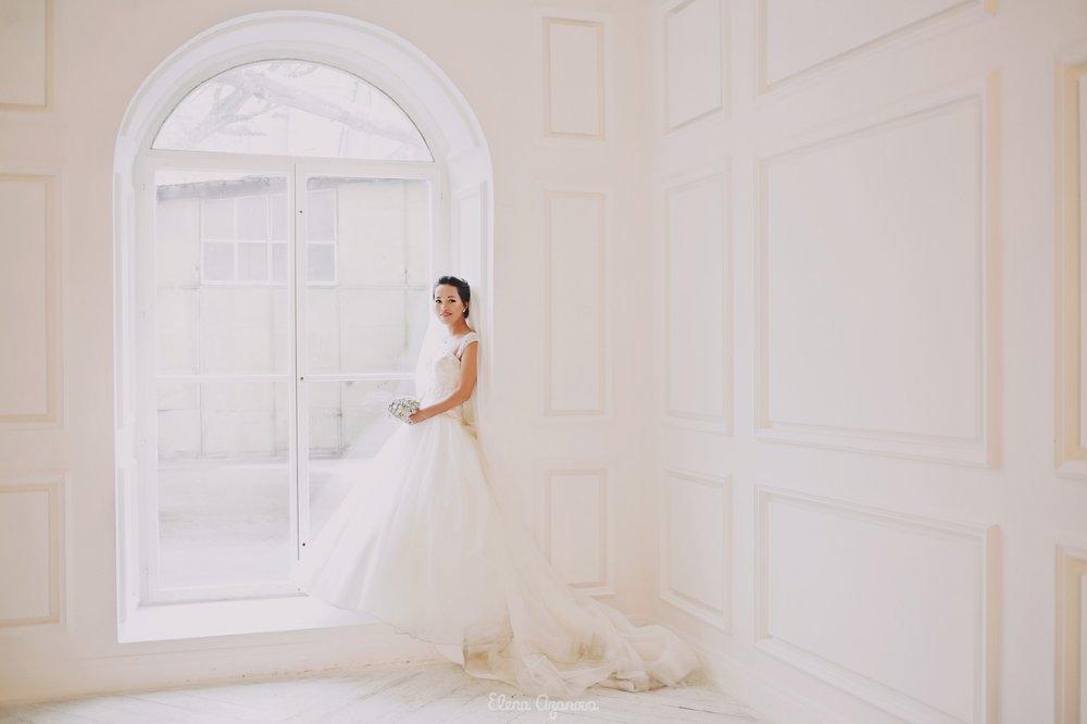 Прекрасная Вика с брошь-букетом