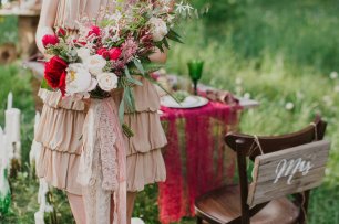 Букет невесты в ярко-красном оттенке