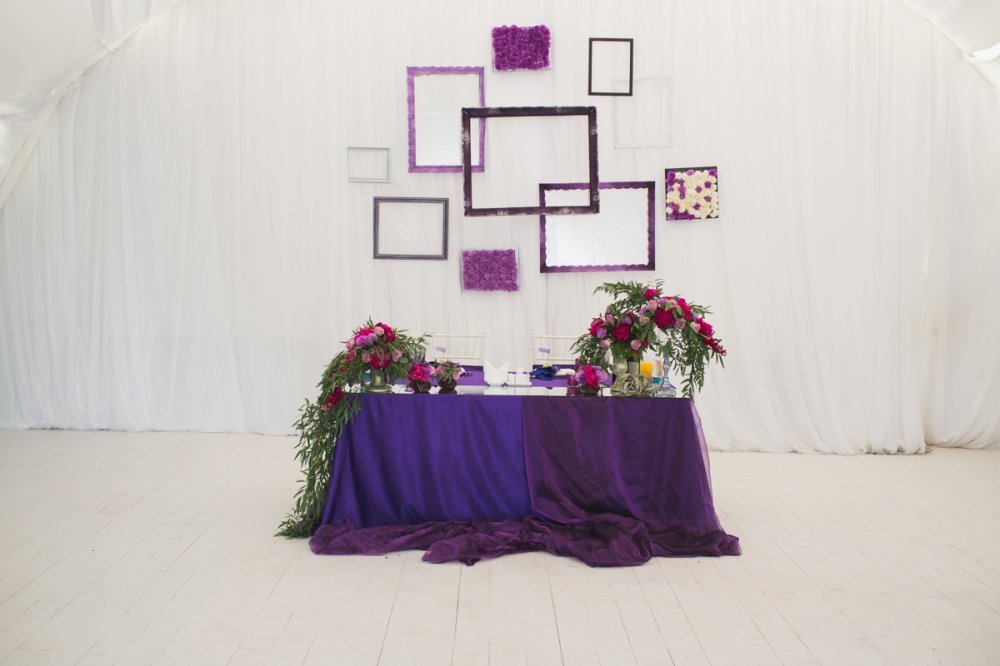 Декор стола президиума в фиолетовом цвете