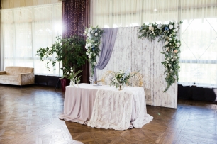 Стол молодоженов