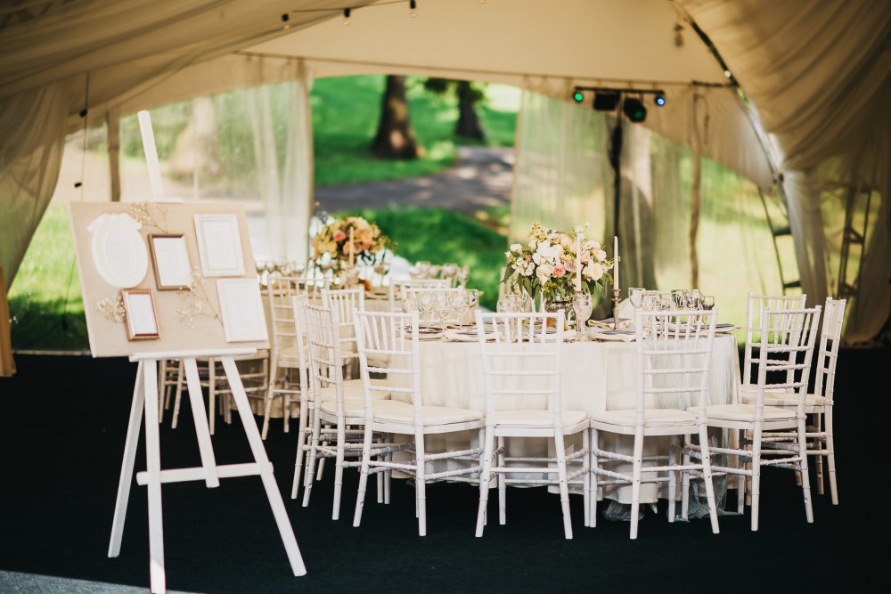 #kakorinywed
Организация Таня Елисеева
Декор и флористика Hlorisflowers 
Полиграфия Oksanamike
Фотографы Женя Гартон и Кира Невская
Ведущий Борис Елисеев
