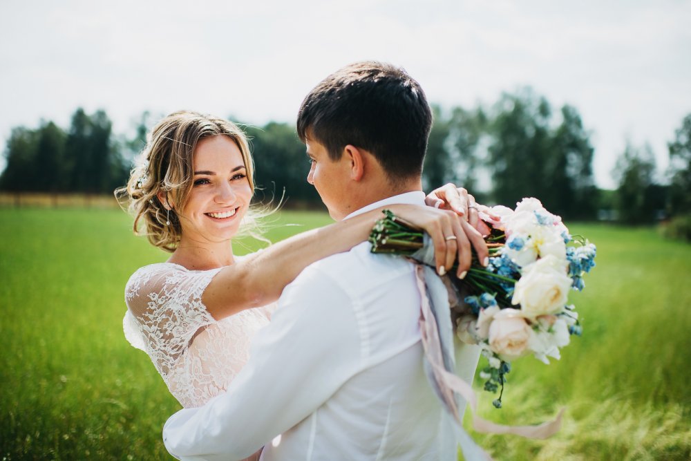#kakorinywed
Организация Таня Елисеева
Декор и флористика Hlorisflowers 
Полиграфия Oksanamike
Фотографы Женя Гартон и Кира Невская
Платье невесты Весна Мария
Стилист Алена Агаларова
Украшения @namfleg_russia
Ведущий Борис Елисеев