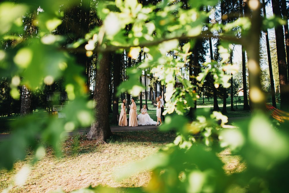 #kakorinywed
Организация Таня Елисеева
Декор и флористика Hlorisflowers 
Полиграфия Oksanamike
Фотографы Женя Гартон и Кира Невская
Платье невесты Весна Мария
Стилист Алена Агаларова
Украшения @namfleg_russia
Ведущий Борис Елисеев