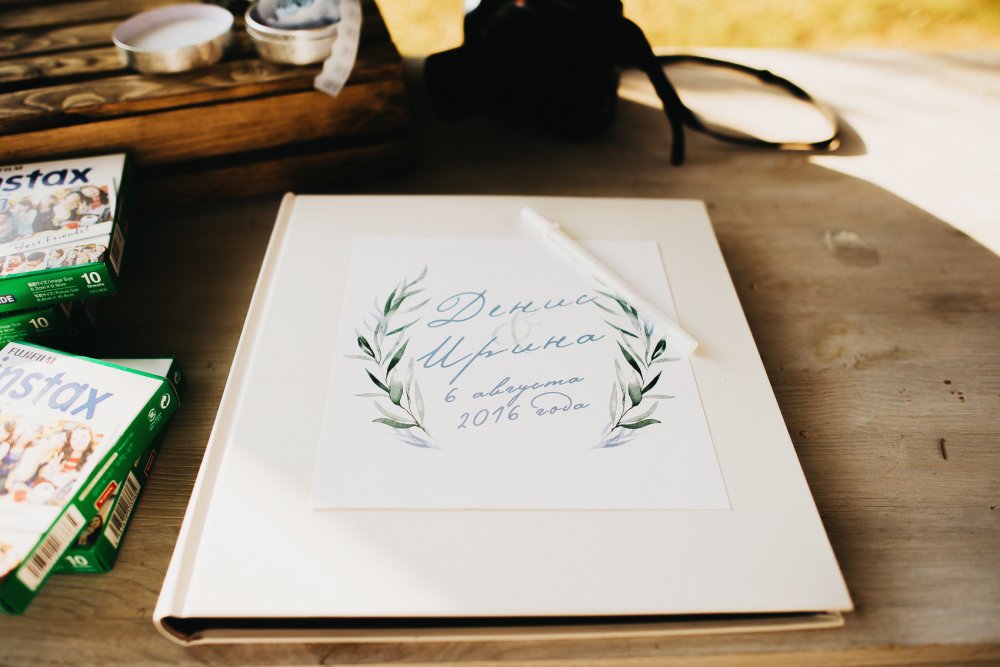 #kakorinywed
Организация Таня Елисеева
Декор и флористика Hlorisflowers 
Полиграфия Oksanamike
Фотографы Женя Гартон и Кира Невская
Ведущий Борис Елисеев