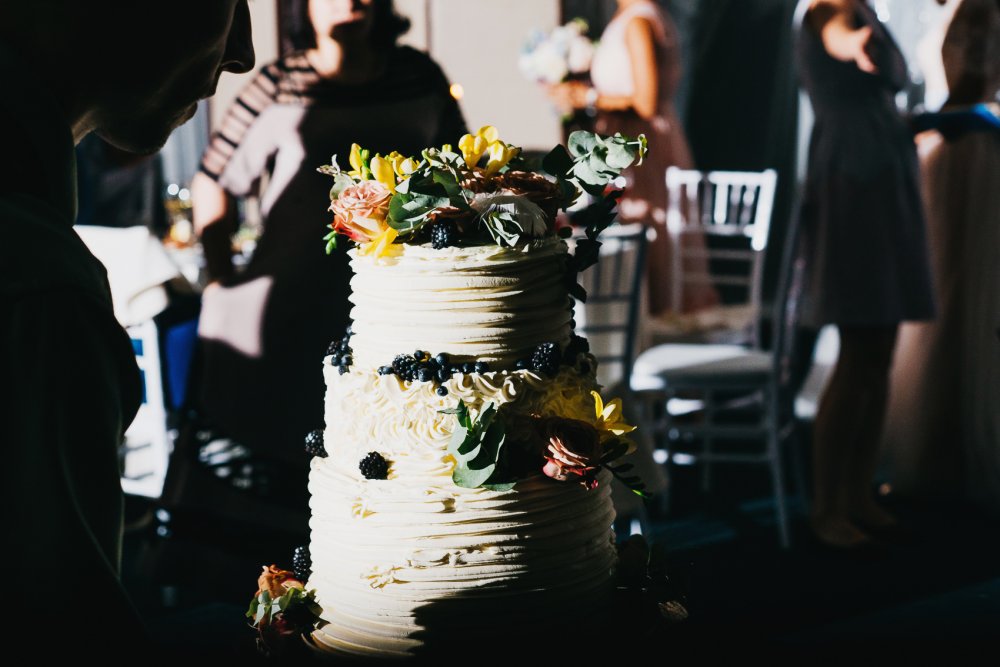 #kakorinywed
Организация Таня Елисеева
Декор и флористика Hlorisflowers 
Полиграфия Oksanamike
Фотографы Женя Гартон и Кира Невская
Платье невесты Весна Мария
Стилист Алена Агаларова
Украшения @namfleg_russia
Ведущий Борис Елисеев