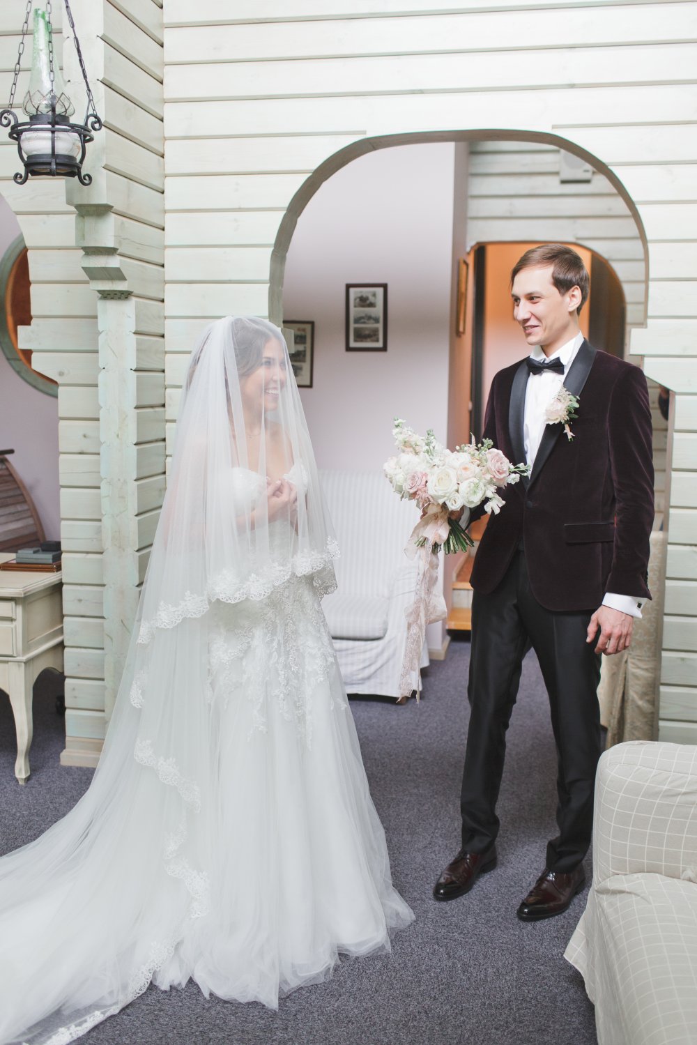 #Shine&WineWedding
Концепция и Организация Таня Елисеева
Декор и флористика Hlorisflowers 
Полиграфия Oksanamike
Фотографы MaryMoon и Артур Погосян