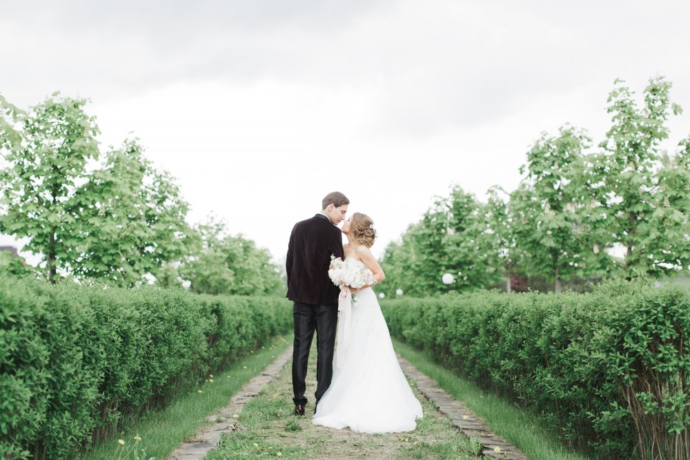 #Shine&WineWedding
Концепция и Организация Таня Елисеева
Декор и флористика Hlorisflowers 
Полиграфия Oksanamike
Фотографы MaryMoon и Артур Погосян