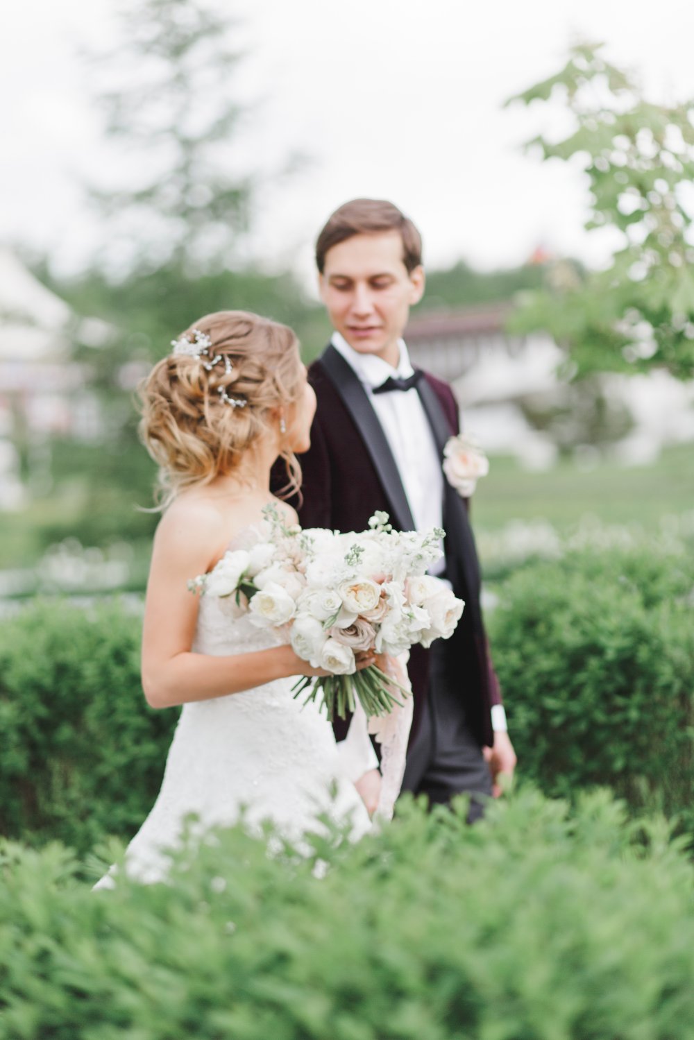 #Shine&WineWedding
Концепция и Организация Таня Елисеева
Декор и флористика Hlorisflowers 
Полиграфия Oksanamike
Фотографы MaryMoon и Артур Погосян