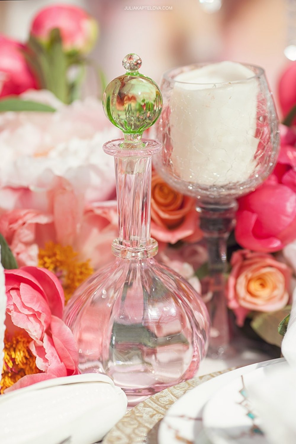 Свадьба была оформлена в нежных  розовых тонах весеннего солнечного настроения. Благоухающие пионы, горный хрусталь, цветущая вишня украсили стол для молодоженов. Вся посуда для сервировки и предметы декора из фарфора были предоставлены нашим партнером, российским брендом Igor Klimenkoff, сотрудничеством с которым мы очень гордимся.  Надеемся, что все присутствующие по достоинству оценили изящество и мастерство профессионалов, которые создают всю эту красоту, чтобы делать ваши торжественные мероприятия незабываемыми.