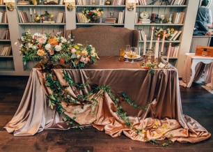 Стол жениха и невесты