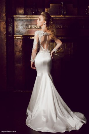 Роскошное свадебное платье облегающего силуэта