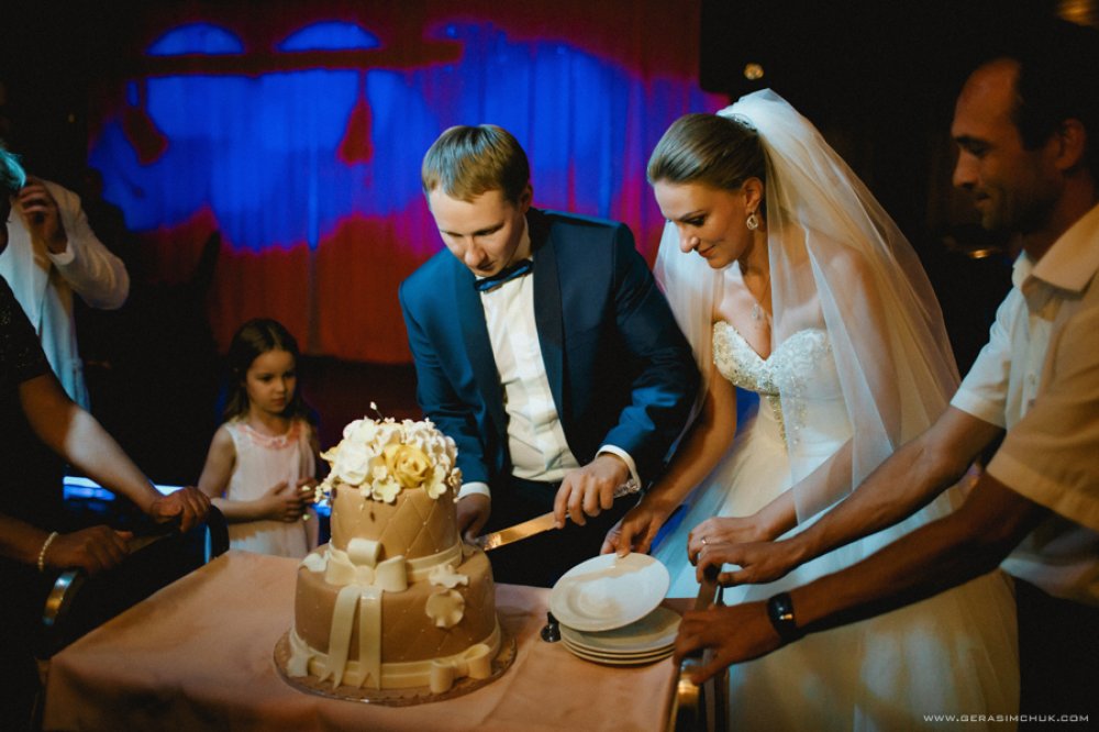 Хотите такую же свадьбу?
Звоните: +7 (985) 292-73-44