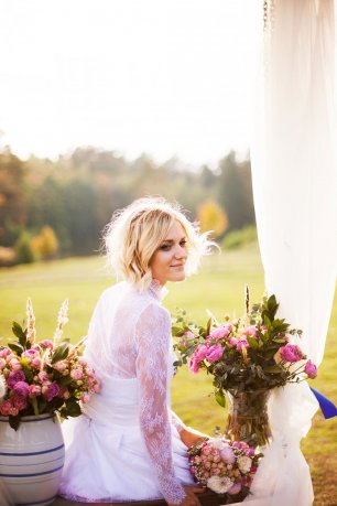 Невеста на воздушных качелях