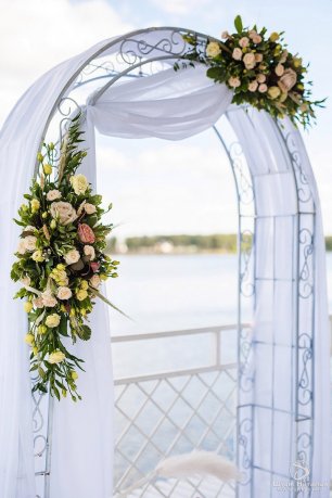 Свадебная арка на выездной регистрации