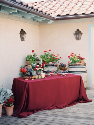 Фуршет на свадьбе может быть стильным