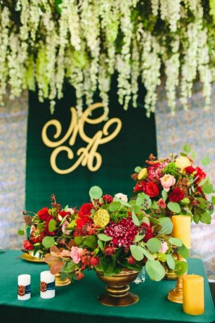 Оформление президиума в зеленом цвете