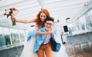 Счастливые молодожены