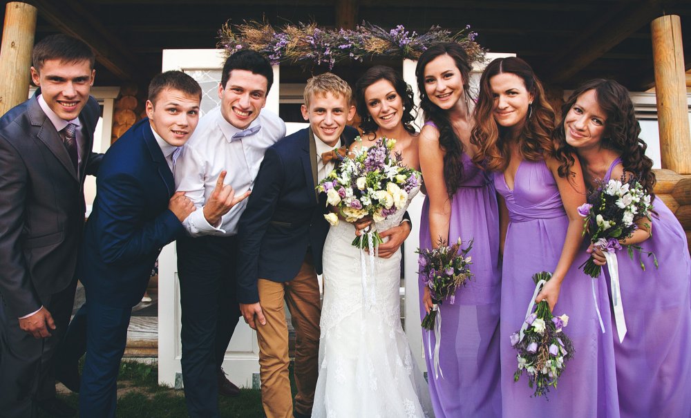 на свадьбе, свадьба в цвете, свадьба в стиле, фиолетовая свадьба друзья жениха, гости на свадьбе - The-wedding.ru