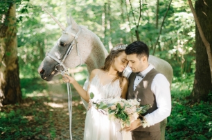 Фотосессия утра невесты и жениха на свадьбе "Зачарованный лес"