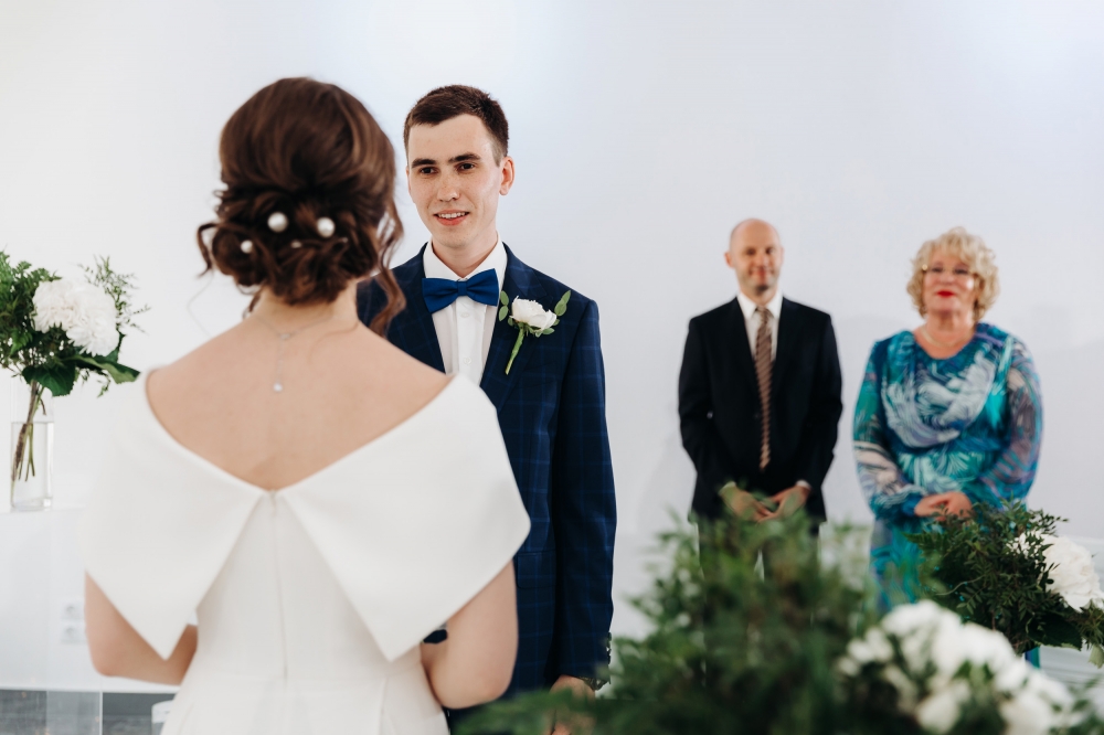 Организация и координация / PERFECTO WEDDING 
Декор / Флористика / Полиграфия / PERFECTO WEDDING 
Фотосъемка / Никита Сухоруков
Ведущий вечера / Анатолий Белый
Кавер-группа / Радио Juice 
Аксессуар в прическу / Екатерина Захарова
MUAH / Рада Русских