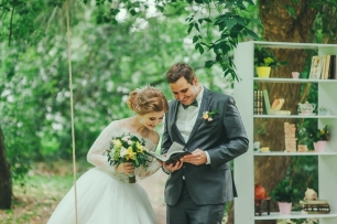 Яркая летняя свадьба