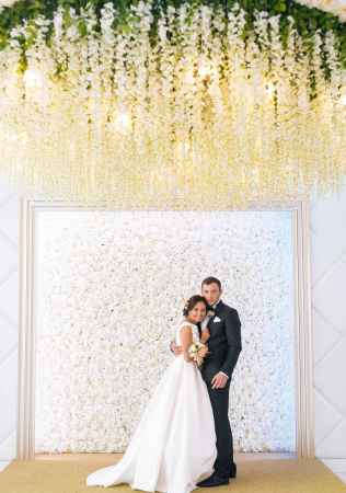 свадьба в бежевом цвете, цветочное оформление места росписи, организатор WEDDING HOME