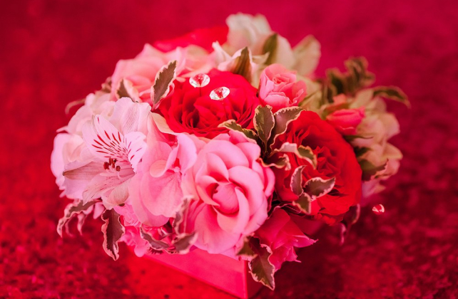 свадьба в красном цвете, цветочная подушечка для колец, организатор WEDDING HOME