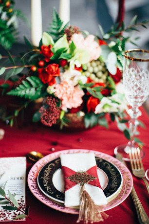 Марсала в декоре свадебного стола