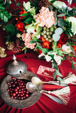 Оформление стола в цвете Марсала