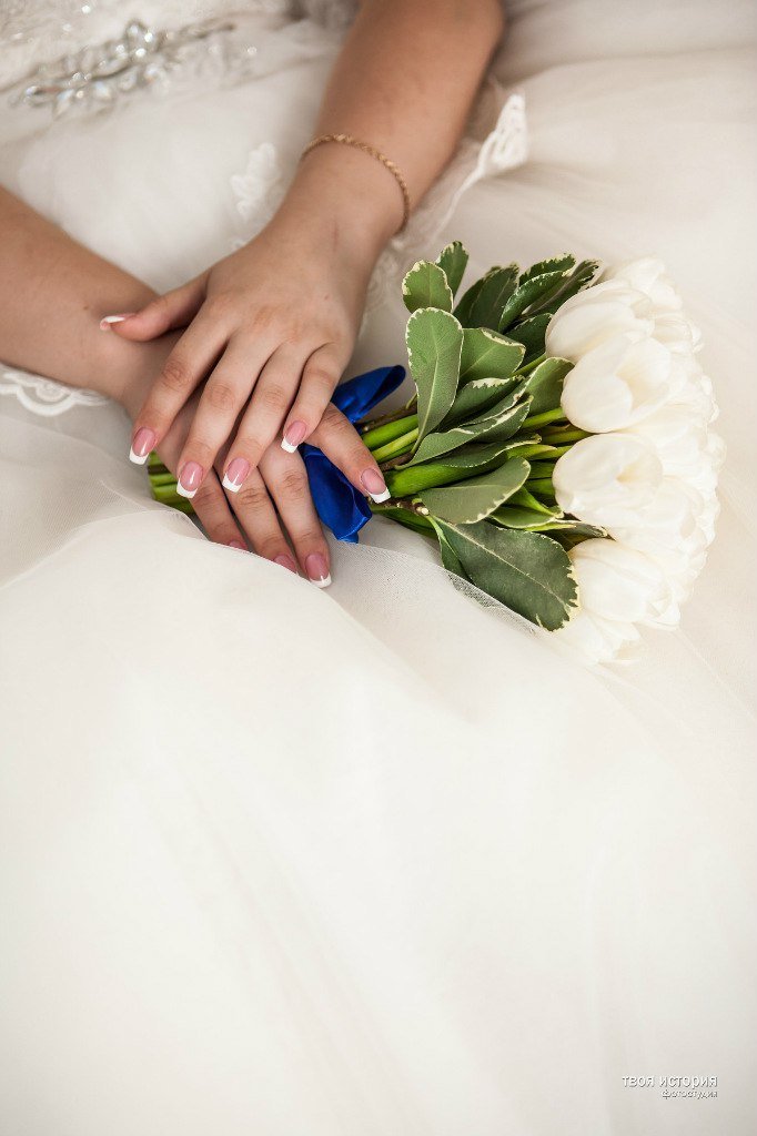 Букет невесты с белыми тюльпанов